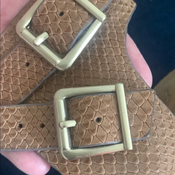 Isola Tan Sandals with Elegant Design and Comfort - Picture 7 of 8